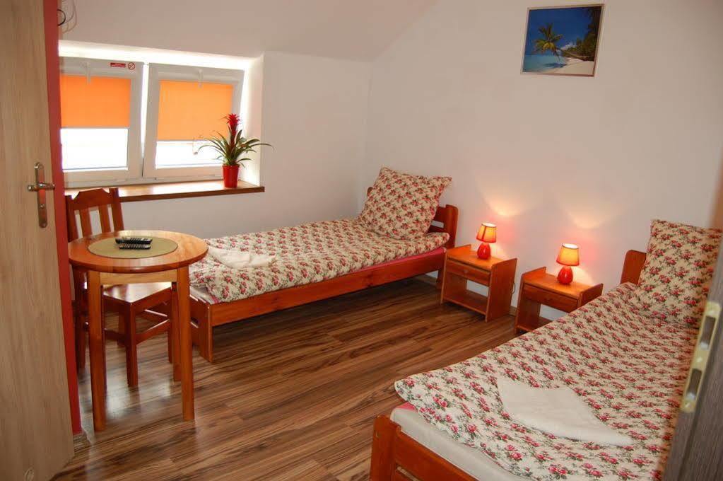 Hostel Okęcie 39 - Free Transfer To Airport Warszawa